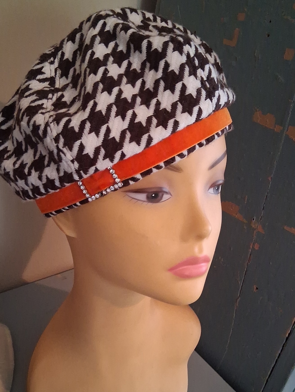 Black & White Houndstooth Beret with Orange Trim
